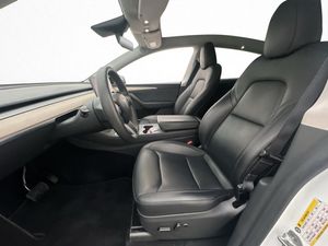 Tesla Model Y bild 13