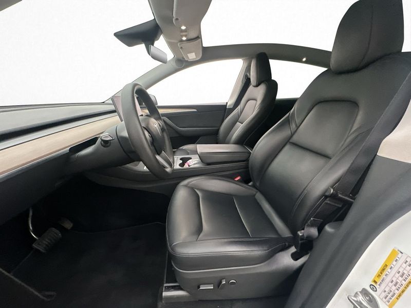 Tesla Model Y bild 13