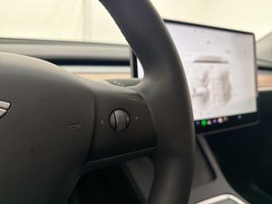 Tesla Model Y bild 21