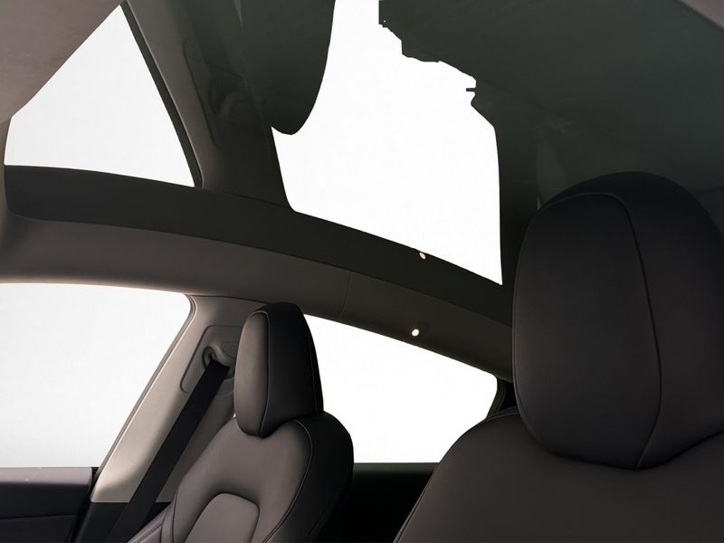 Tesla Model Y bild 19