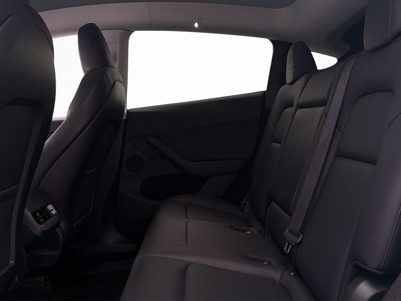 Tesla Model Y bild 18