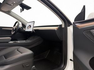 Tesla Model Y bild 17
