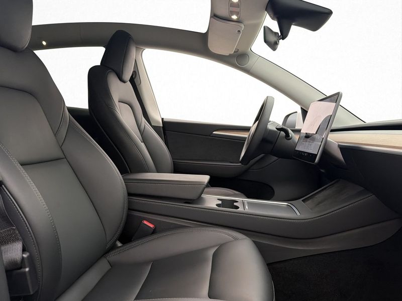 Tesla Model Y bild 16