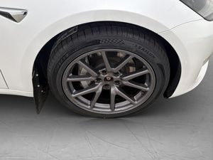 Tesla Model 3 bild 35