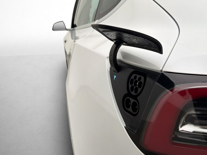 Tesla Model 3 bild 31