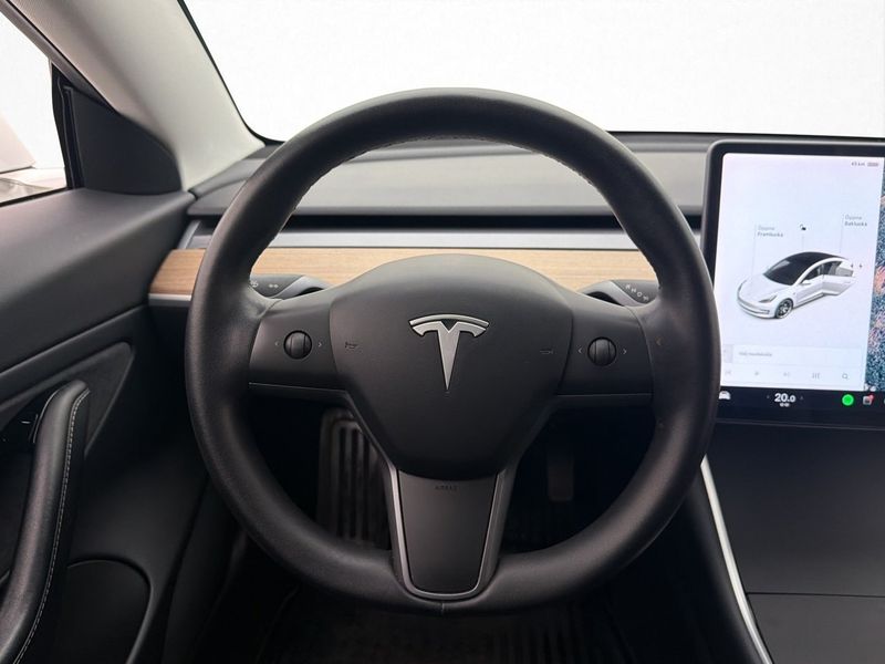 Tesla Model 3 bild 15