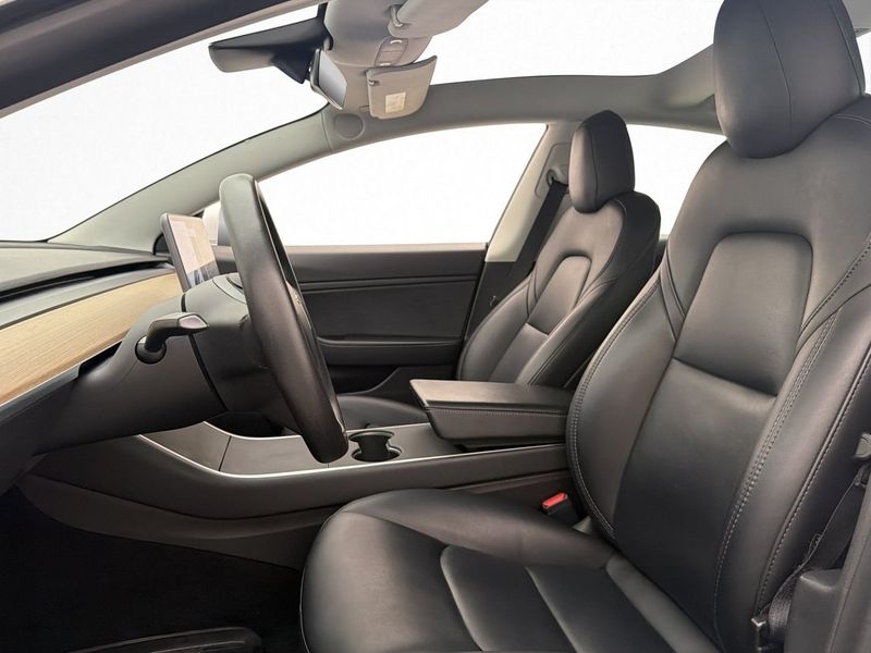 Tesla Model 3 bild 13