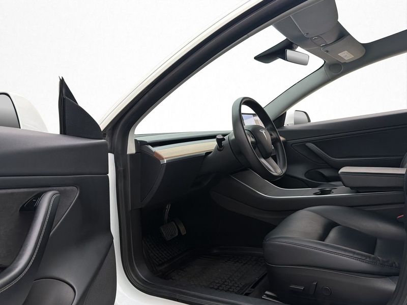 Tesla Model 3 bild 12