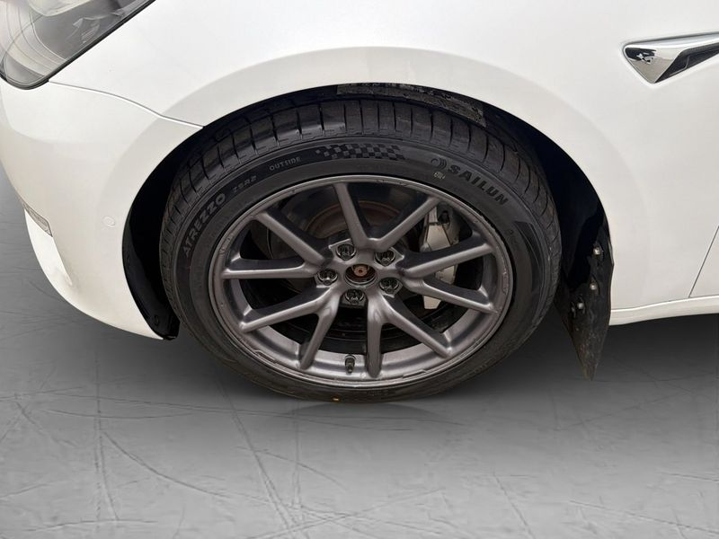 Tesla Model 3 bild 32