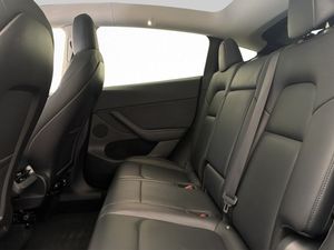 Tesla Model Y bild 17
