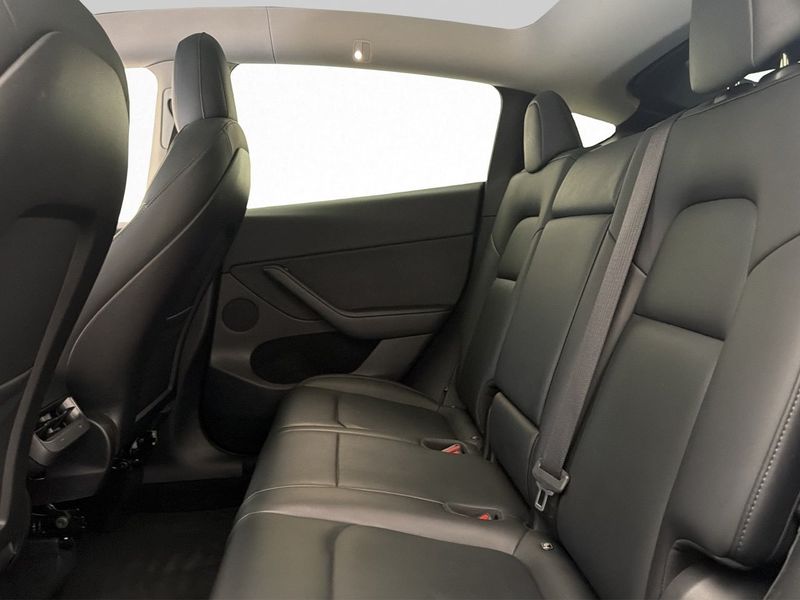 Tesla Model Y bild 17