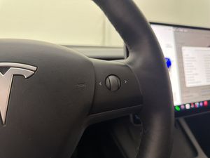 Tesla Model Y bild 21