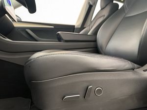 Tesla Model Y bild 18