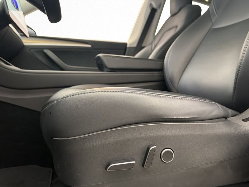 Tesla Model Y bild 18