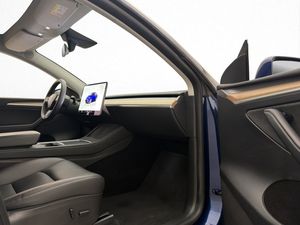 Tesla Model Y bild 16