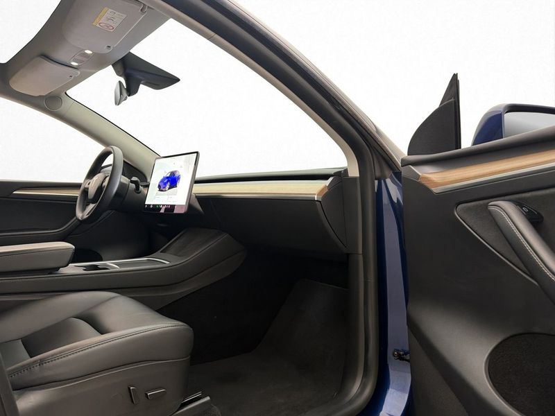 Tesla Model Y bild 16