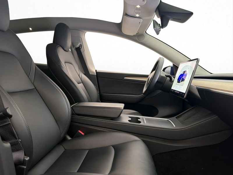 Tesla Model Y bild 15