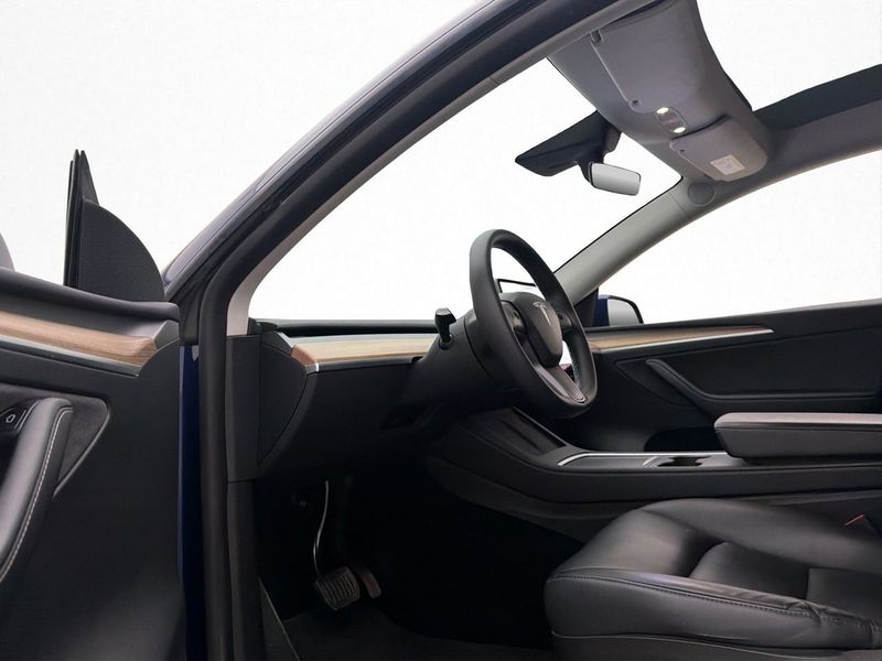 Tesla Model Y bild 11