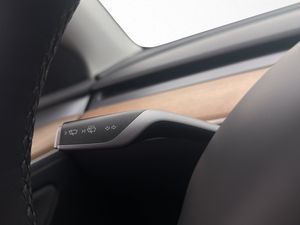 Tesla Model Y bild 15