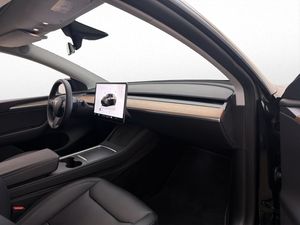Tesla Model Y bild 28