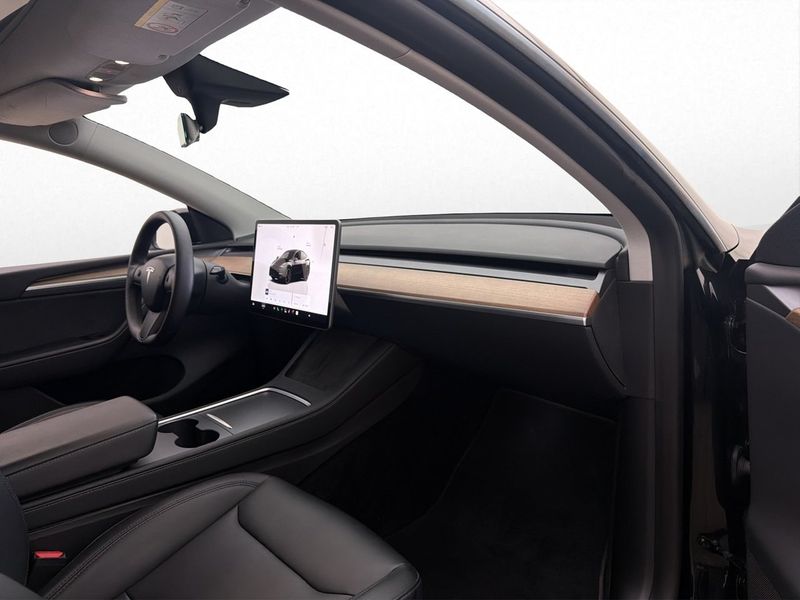 Tesla Model Y bild 28