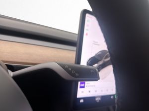 Tesla Model Y bild 16