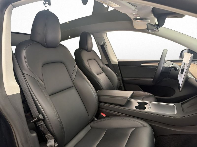 Tesla Model Y bild 27