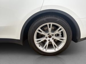 Tesla Model Y bild 32