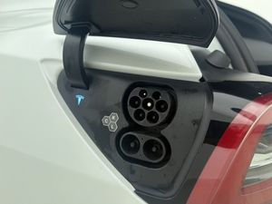 Tesla Model Y bild 25