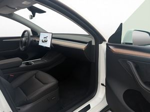 Tesla Model Y bild 28
