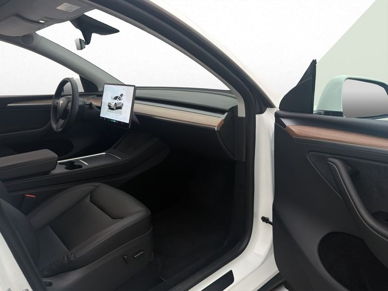 Tesla Model Y bild 28