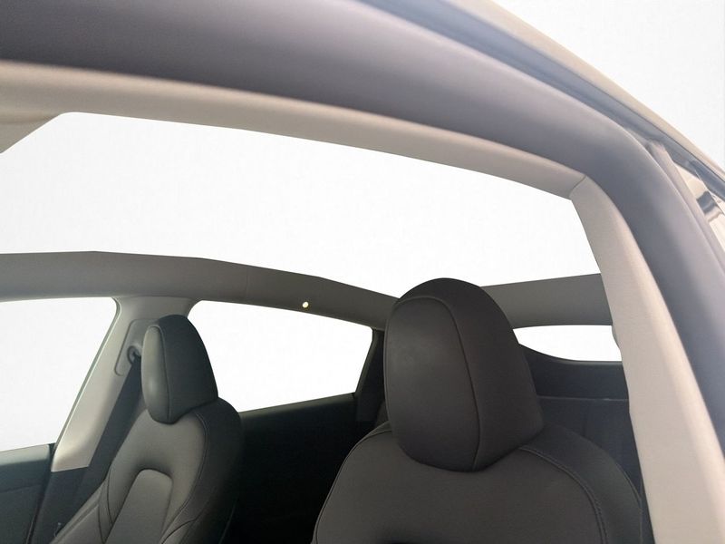 Tesla Model Y bild 12