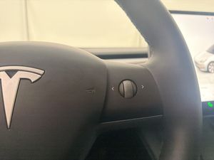 Tesla Model Y bild 15