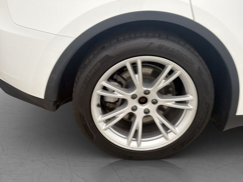 Tesla Model Y bild 33