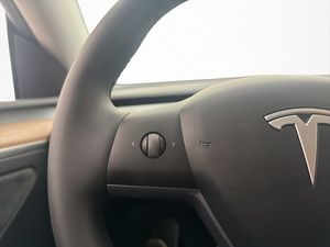 Tesla Model Y bild 14