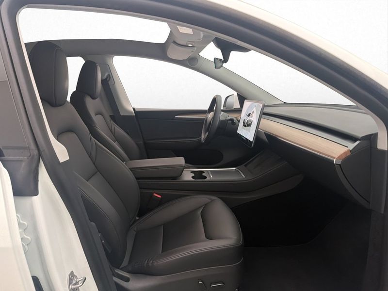 Tesla Model Y bild 27