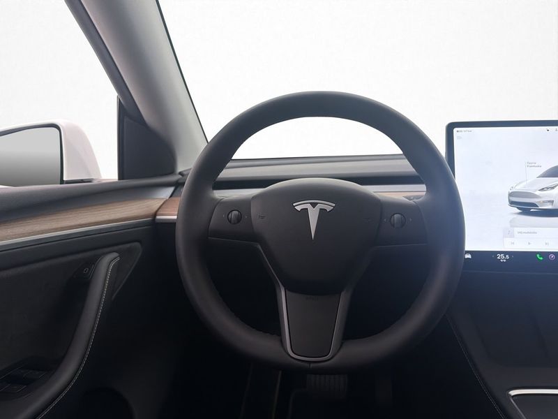 Tesla Model Y bild 13
