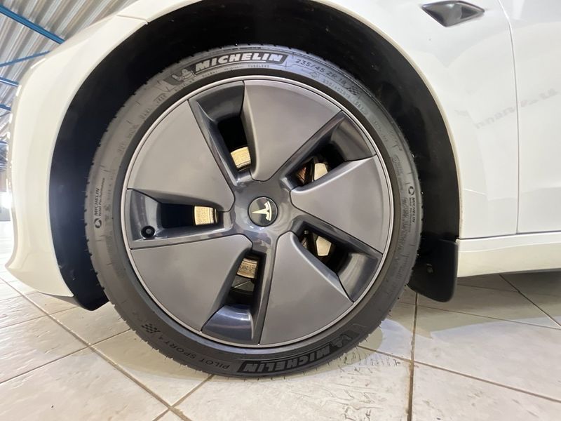 Tesla Model 3 bild 10