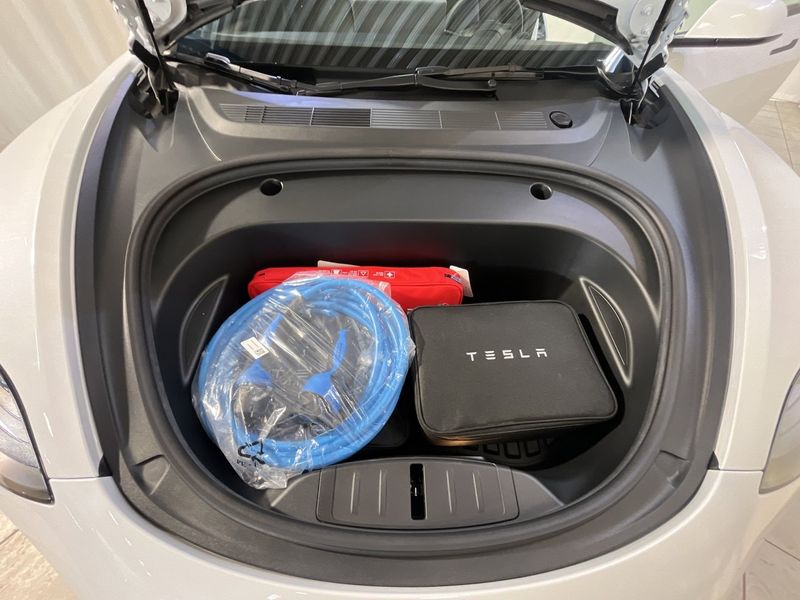 Tesla Model 3 bild 13