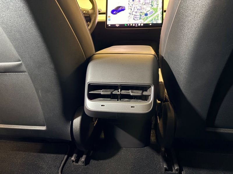 Tesla Model 3 bild 18