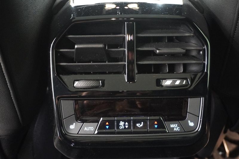 BMW iX bild 8