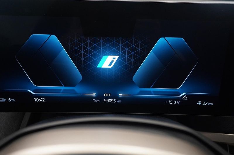 BMW iX bild 13
