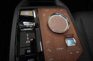 BMW iX bild 16