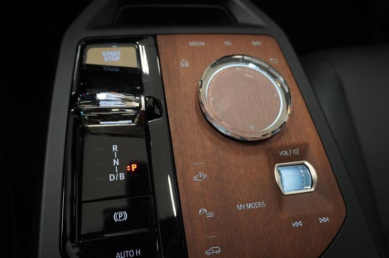 BMW iX bild 16