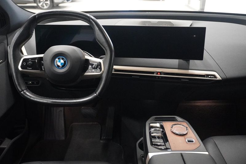BMW iX bild 17