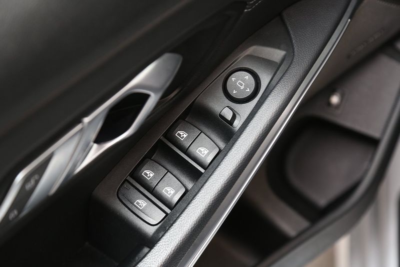 BMW 330 bild 11