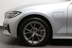 BMW 330 bild 8
