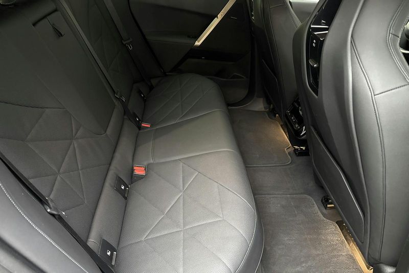 BMW iX bild 8