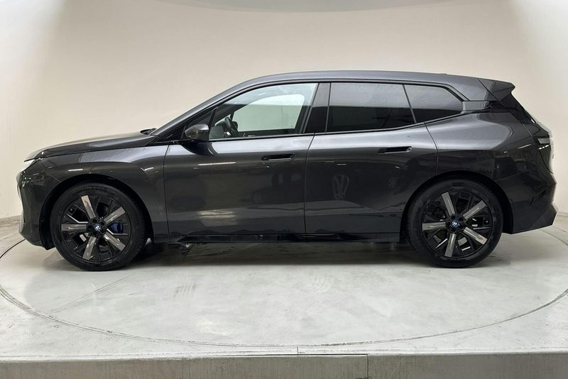 BMW iX bild 2