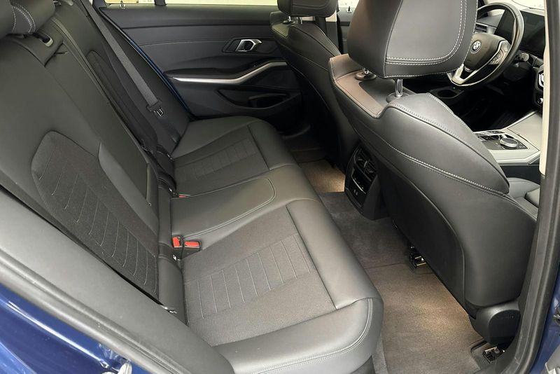 BMW 330 bild 7